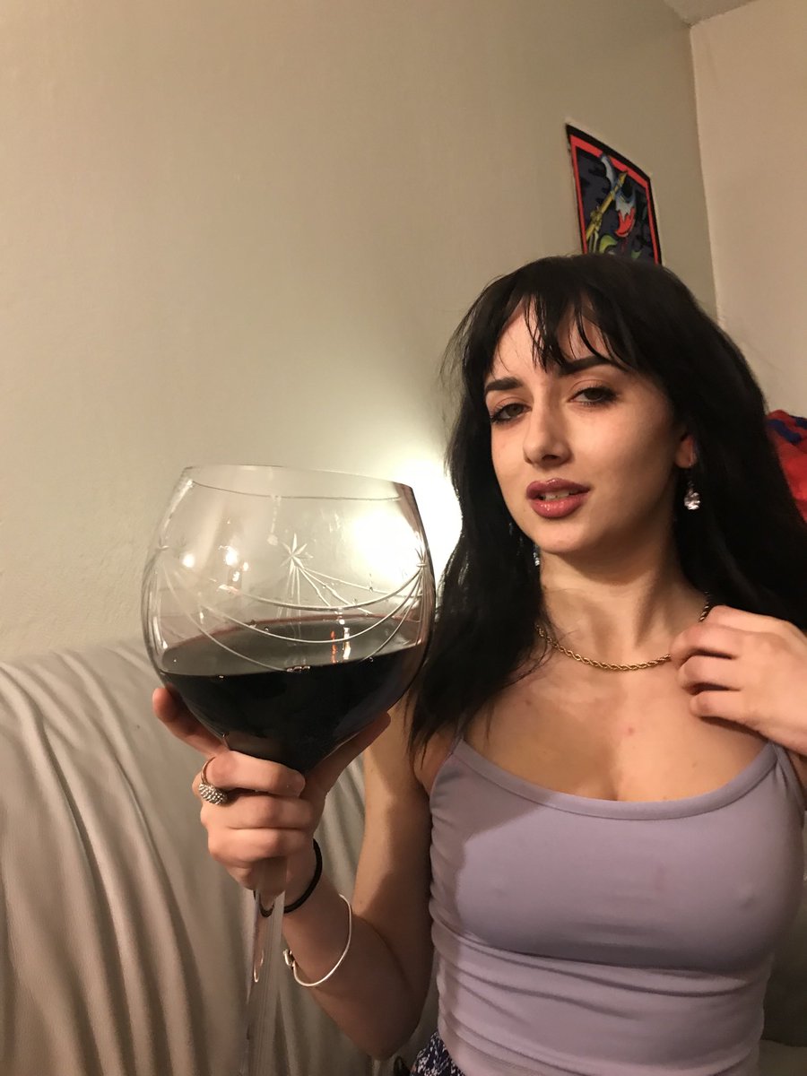 Throwback 2017 I smashed this wine glass on my ex bf head lol