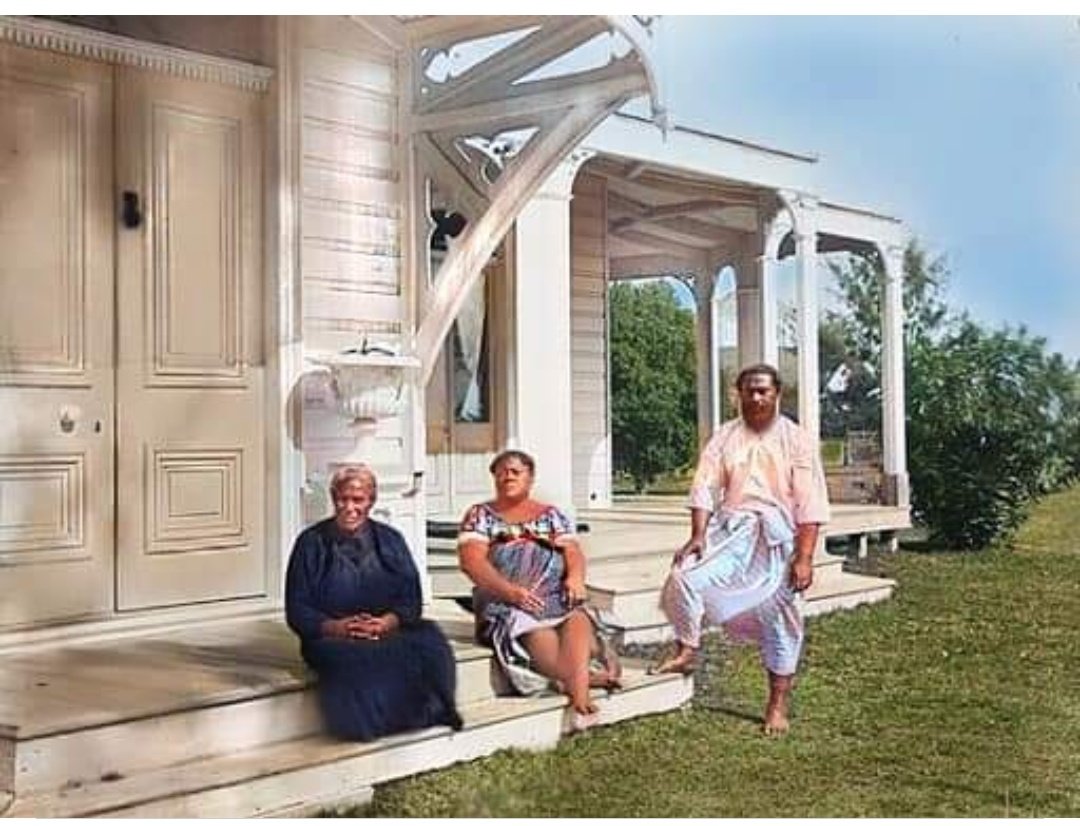 FredericaTuita's tweet photo. This photo of Tupou I's daughter Princess Salote Mafile'o Pilolevu (in black), Tupou I's granddaughter Ana Seini Tupouveihola (middle) and high chief Tu'ipelehake Siaosi Fatafehi Toutaitokotaha (standing) is making its rounds because Tongans are surprised at how casual it is https://t.co/TLf4WHcmV2