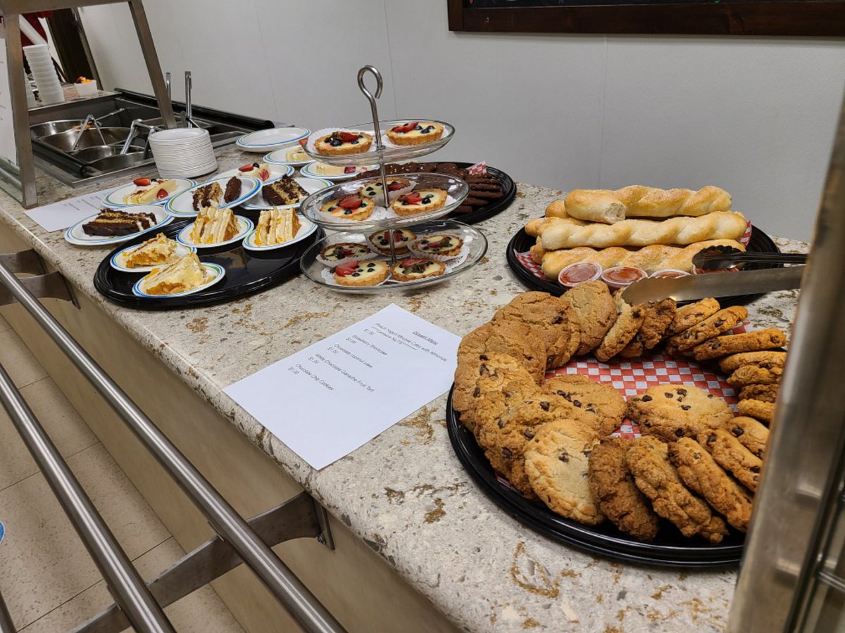 DavidDorinzi's tweet photo. Desserts prepared by @SCCSaints Bakeshop. @DSBNTech https://t.co/3A1ESfoWnD