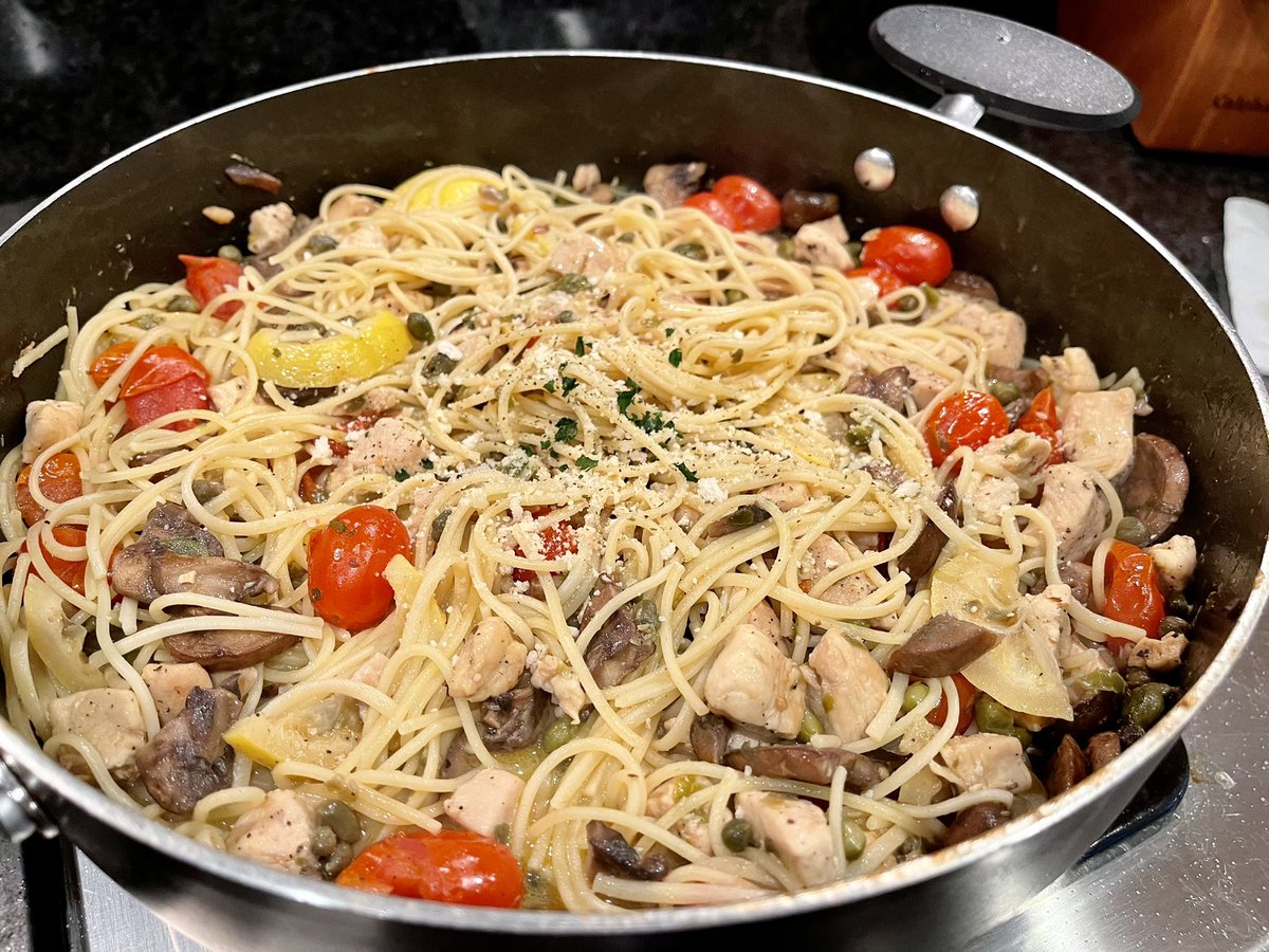 MALONGXSX's tweet photo. My Dad sent me a picture of this dish he was Eatting at a restaurant in Green Hills. I said, “I can make that. Challenge Accepted!”. So here it is. Chicken Piccata Pasta. I recommend using Sun Dried Tomatoes. #the_agile_chief #ChallengeAccepted #foodiecrush https://t.co/P0tlBLMOY2