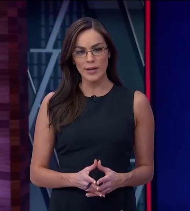 JuanMaStar1's tweet photo. @alejandraguayoa
Como todos los días, al pendiente de tú bella presencia en #Alas5 por @Foro_TV
Que bella luces con lentes! ♥️♥️😍😍🥰🥰😘😘😘😘😘😘
#FelizMiercoles 🌤 https://t.co/0reHq0OO0p