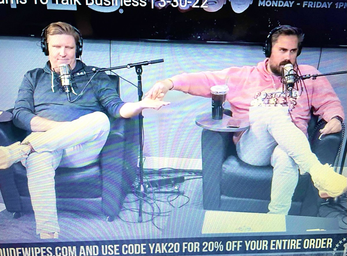 FSUBrando's tweet photo. @BarstoolBigCat @BWalkerSEC @BarstoolYak
I would KILL to work with someone that when they find out I have a headache they immediately start massaging my pressure points #ThankYouBigCat #PureGentleman #ClassActCat https://t.co/xFk9DkdhwO