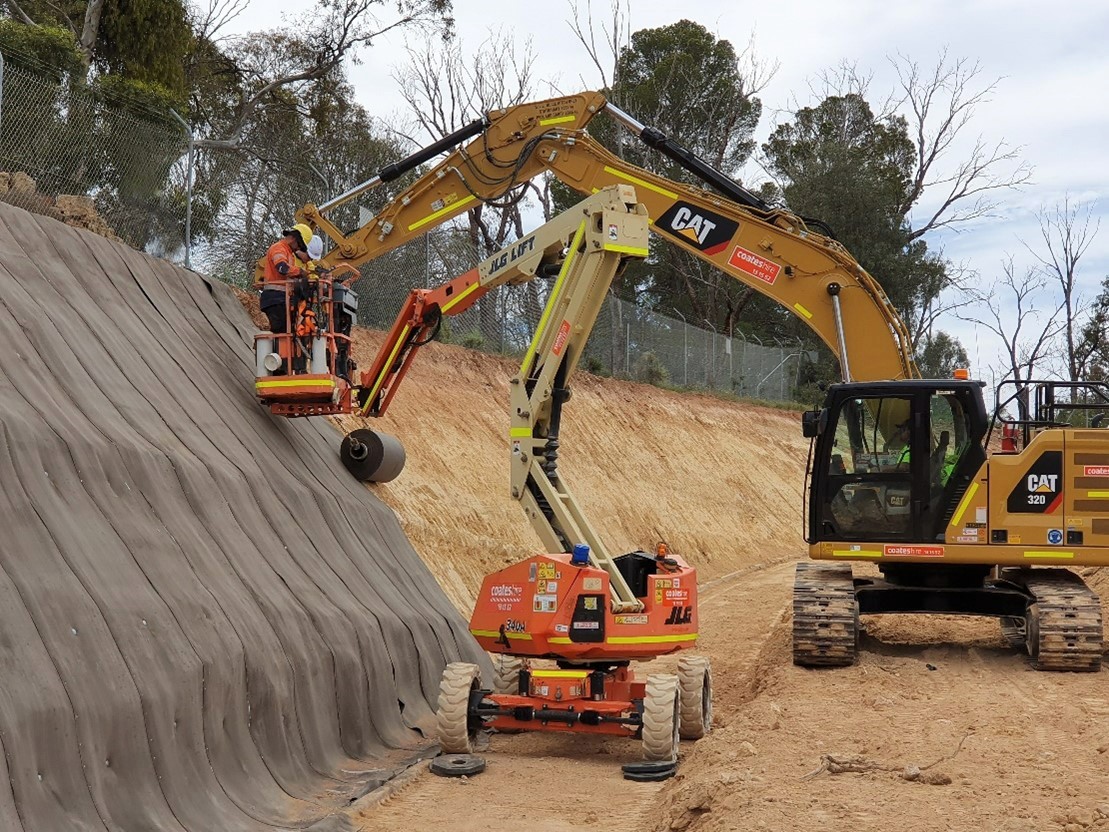 Geofabrics_Aust's tweet photo. In 1940, a 45m long &amp; 6m high embankment wall was built next to Morgan Water Treatment Plant. The slope slowly eroded, resulting in the need for a solution to protect the wall.

Check out the case study to see why we recommended @_ConcreteCanvas: https://t.co/AMuESMOgRc https://t.co/qEeSMYC6sL