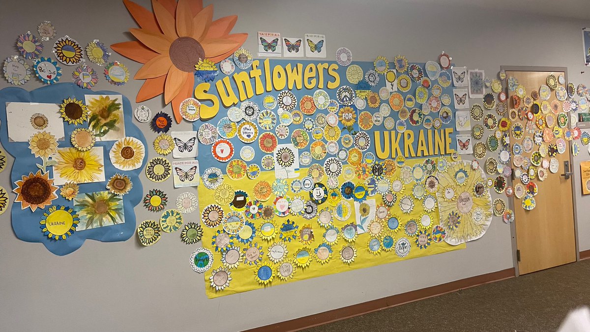 pdcmspanthers's tweet photo. A beautiful show of support for the people of Ukraine, organized by Mrs. Wende Hamann.

#PDCMSPride #DSUSD #DSUSDPride https://t.co/ldbc1kLBjo