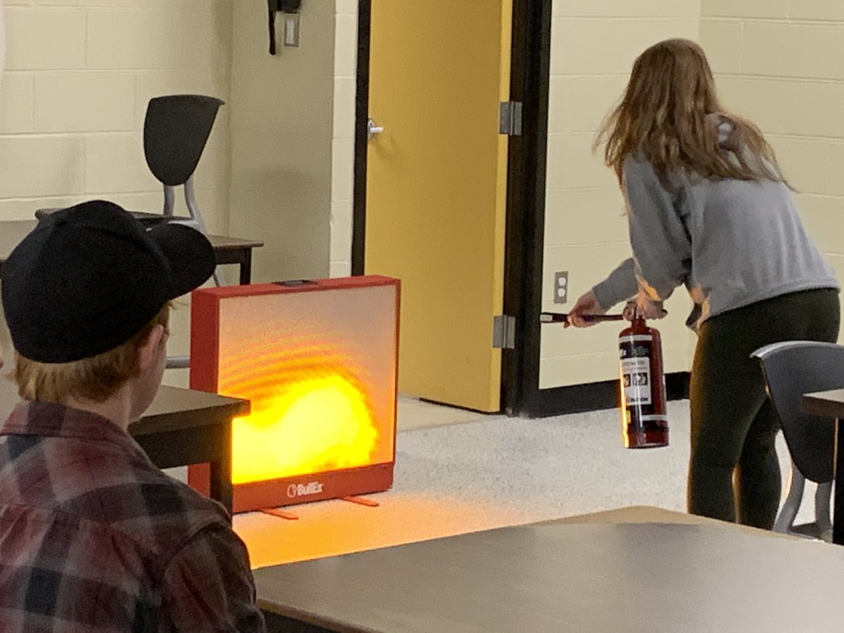 STheilheimer's tweet photo. Fire Safety and Extinguisher training for SHSM students @FellowesHighSch Thank you @PembrokeFD #firesafety @RCDSB https://t.co/XTXT38YvJH
