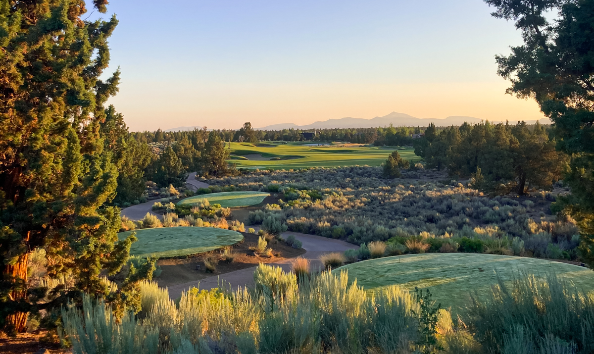 Unlimited Spring Golf Aerification Special: bit.ly/2NsHBMP

April 4 – 11, 2022
Unlimited play on the Jack Nicklaus course for free when you stay with us in the Huntington Lodge April 4-11, 2022. Golf cart fees apply.