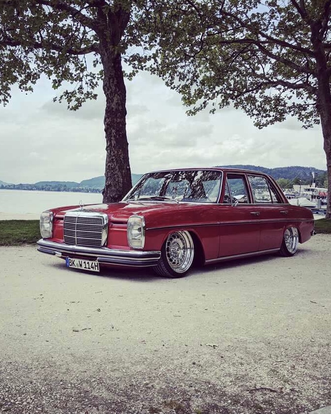 AccuAir's tweet photo. Few things looks more classic than a W114 and @paddi_low114 hits the mark perfectly. 👌
#AccuAir #eLevel #Bagged #BaggedBenz #W114 #E500 #Mercedes #Benz #Classic #Euro #Woerthersee #Slammed #LayFrame #AirRide https://t.co/ADyLLmGp2i