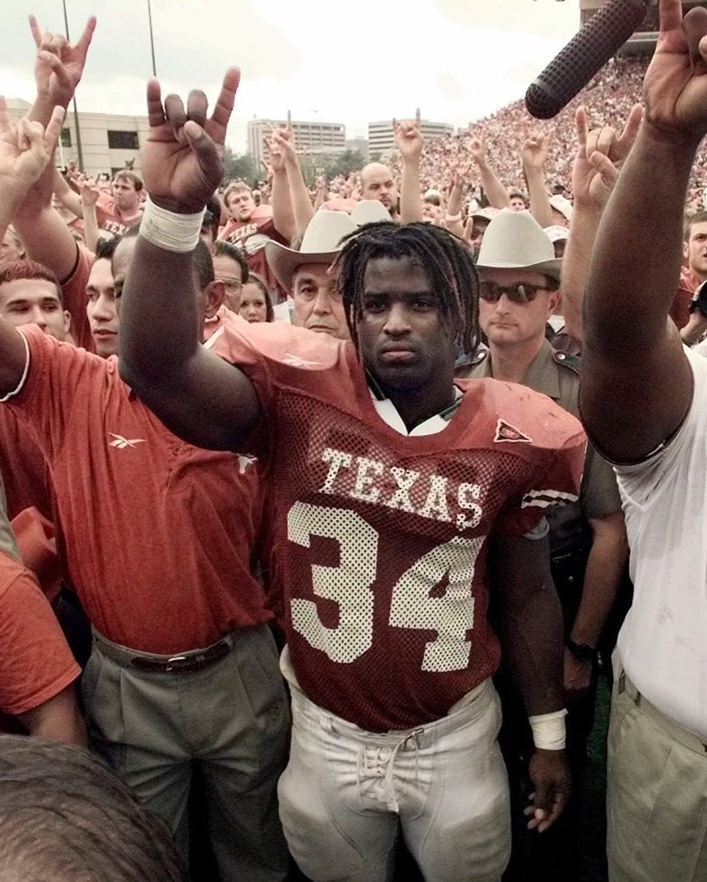 FPIqmrwUYAEOAOv?format=jpg&name=large