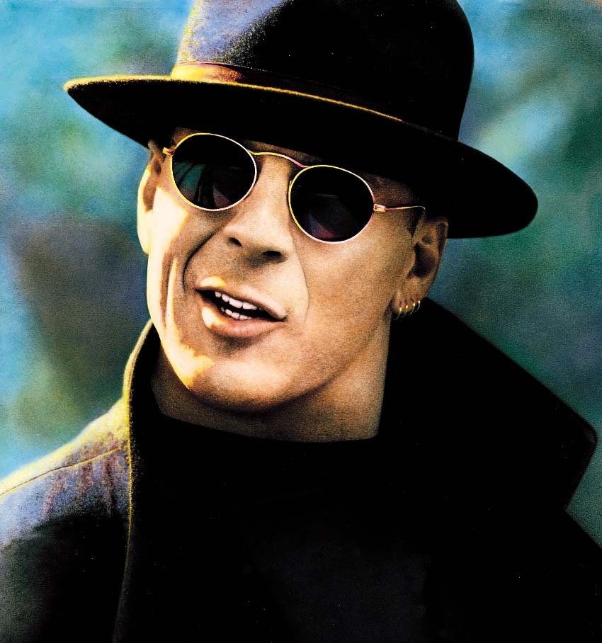TheTeethgrinder's tweet photo. Bruce Willis, we love you, keep "Swinging on a Star"... https://t.co/BP57Qx29Mt