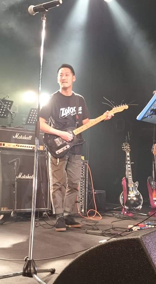 925_hiroko's tweet photo. 2018.3.23
#岡本隆根 さんの
名古��初ワンマン
@ ダイアモンドホール
#zipfm 関係者によるバンド
#Ziplocks のギタリスト
#MEGURU さん 🎸
Ziplocks のオリジナルソング
Station と
CHUCK BERRY の
JOHNNY B.GOODE
この日にステージ上で
4月から #ハイモニ を
担当することを発��🎤
お疲れ様でした😃 https://t.co/T4cm2C7HsH