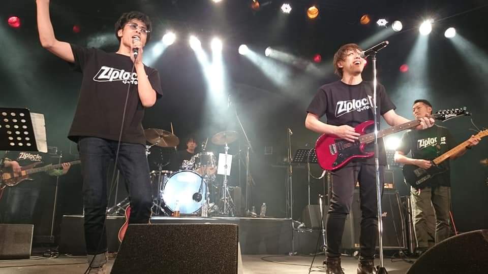 925_hiroko's tweet photo. 2018.3.23
#岡本隆根 さんの
名古��初ワンマン
@ ダイアモンドホール
#zipfm 関係者によるバンド
#Ziplocks のギタリスト
#MEGURU さん 🎸
Ziplocks のオリジナルソング
Station と
CHUCK BERRY の
JOHNNY B.GOODE
この日にステージ上で
4月から #ハイモニ を
担当することを発��🎤
お疲れ様でした😃 https://t.co/T4cm2C7HsH