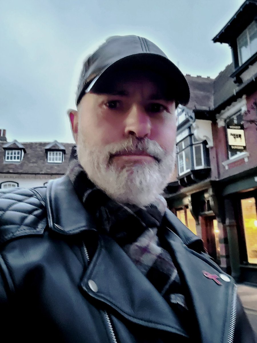 GayBladeFF's tweet photo. It was cold in Cambridge this evening. https://t.co/s8hHJWYhCT