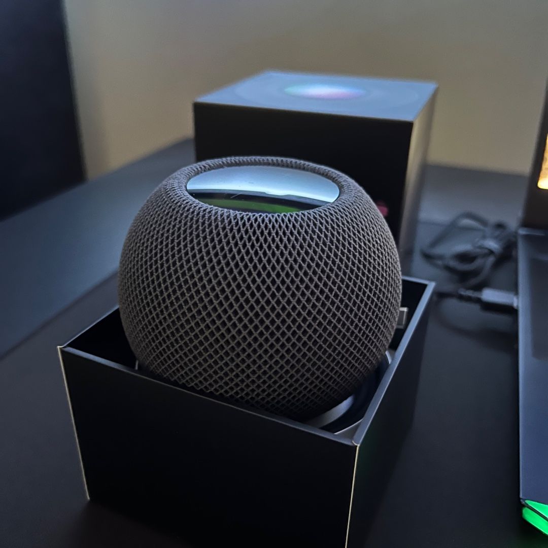 boobycat's tweet photo. The HomePod Mini is a smart speaker delivered by Apple . It delivers big sound for its size and looks cool lit up as it plays music #WorkSpace https://t.co/ibCcz0BEEB https://t.co/Au6iU3glfy