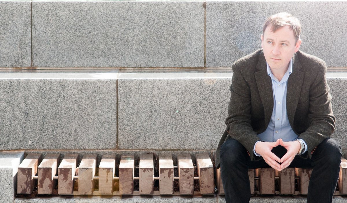 ruv_ElUmbral's tweet photo. #StuartMacRae es un compositor escocés de estética modernista, autor de óperas de cámara y música instrumental. Su álbum «Ursa Minor» reúne obras de cámara inspiradas en historias míticas y sus observaciones sobre la Naturaleza.
Hoy a las 22 por @RadioUV #EnElUmbralDelSilencio https://t.co/HgFvbtFYbo
