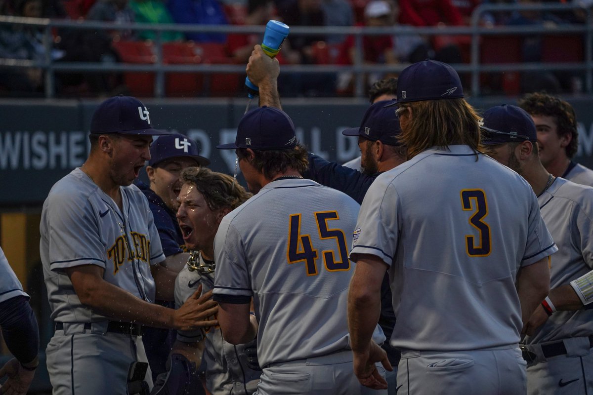 The first collegiate hit for <a href="/CadenKonczak/">Caden Konczak</a> is a 𝙜𝙤-𝙖𝙝𝙚𝙖𝙙 𝙝𝙤𝙢𝙚 𝙧𝙪𝙣 𝙖𝙩 𝙊𝙝𝙞𝙤 𝙎𝙩𝙖𝙩𝙚‼️

Rockets lead 7-6 in the top of the sixth!

📺 BTN+ (bit.ly/3iSW6rq) 
📊 utrockets.com/BSBstats