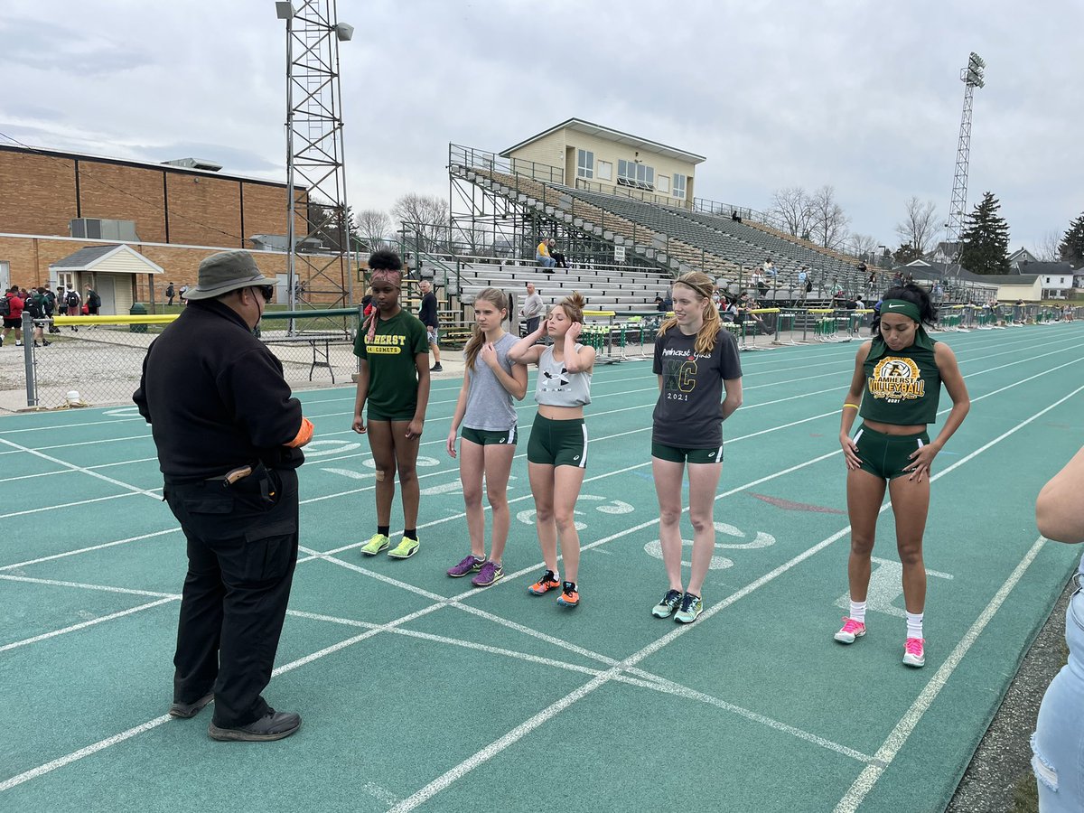 trackcomets's tweet photo. So much fun tonight! #BestDayYet https://t.co/vGU0aGvYiU