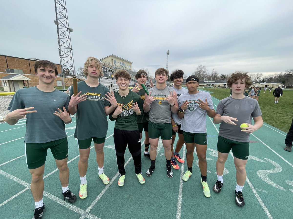 trackcomets's tweet photo. So much fun tonight! #BestDayYet https://t.co/vGU0aGvYiU