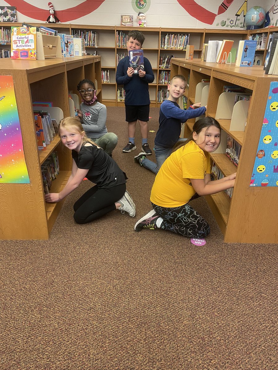 bethwood77's tweet photo. It’s never a dull moment in the MES Library! #readingbuildinggrowing https://t.co/N3XVshpS2f