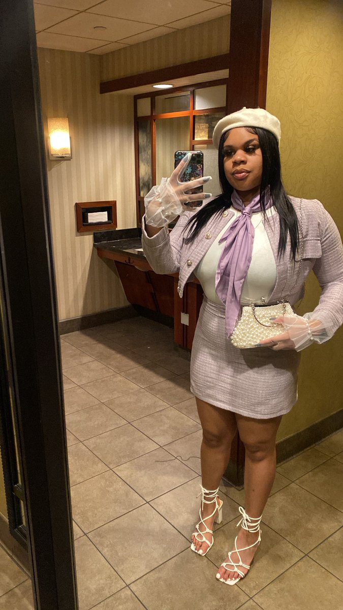 _xselfie's tweet photo. cheers to 25 🥂🥳 https://t.co/eR7ImHXXaa