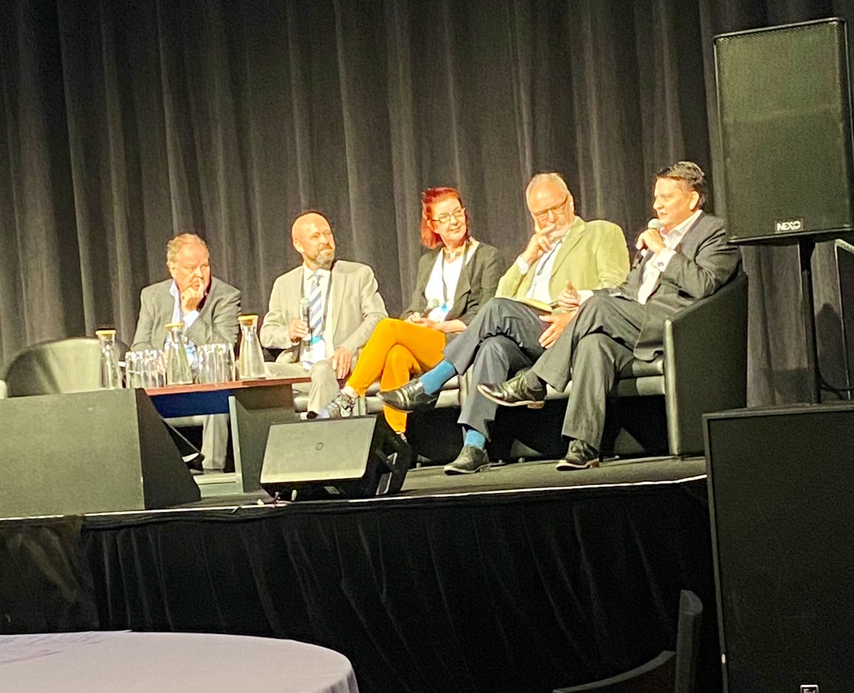 First panel of the <a href="/VicLLENs/">VicLLENs</a> School to Work Summit and the <a href="/GSGLLEN/">GSGLLEN</a> team is already feeling inspired! #31llens #worktoschoolsummit