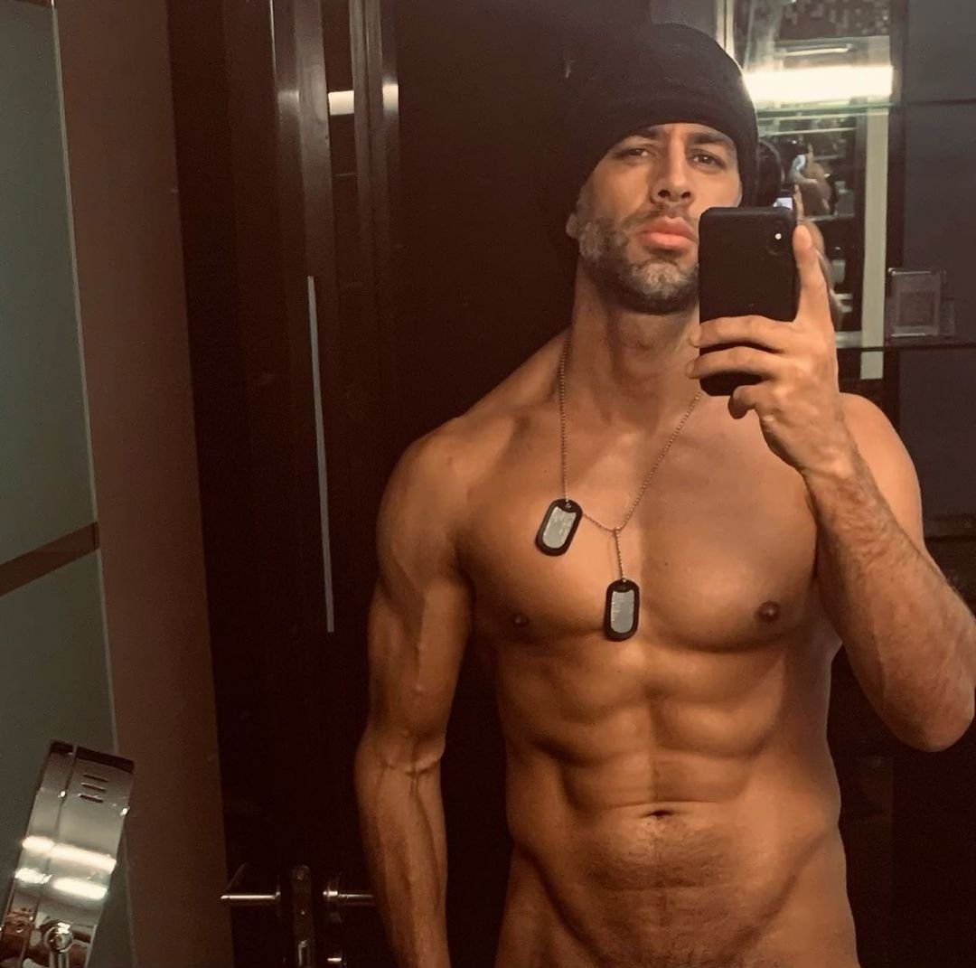 nidgj99's tweet photo. 😍❤️❤️❤️❤️look at me those beautiful veins 😍 #VampireMood activated 
 Que les parece corazón guerrero @corazn_guerrero?
@CHRISDELACAMPA you nail those scenes ,specially when you stutter
And the most important thing I can feel all your emotions 💔🥺😔😕 .I am loving it https://t.co/YdJXT6rTEK
