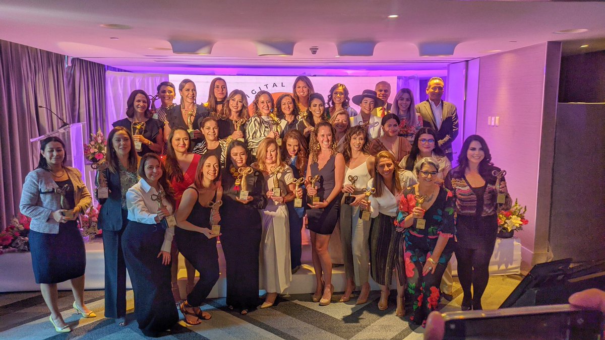 ANIPAC_AC's tweet photo. Felicidades a Sandra Moreno, nuestra Presidenta de la Comisión de Difusión e Imagen por haber recibido el Premio Mujer Ejecutiva 2022 en la categoría de Industria. #industriadelplastico #mujereslideres #ANIPAC https://t.co/FxWoh0NvD1
