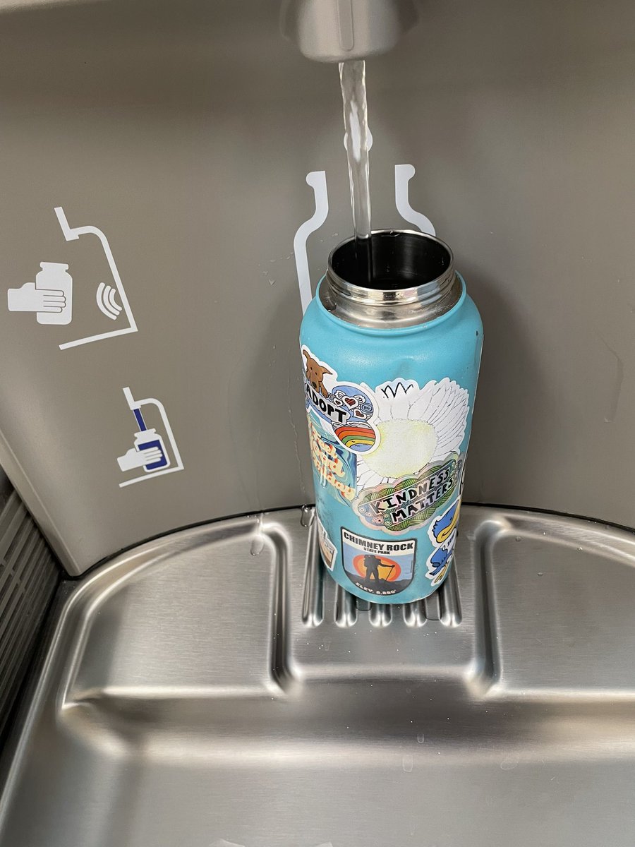 AES_Counselor's tweet photo. Fillin’ up before driving home!!! 💦 #HCESSelfCare @HortonsCreekES #springbreakcountdown @ms_nlee https://t.co/v1kIuUDQe0