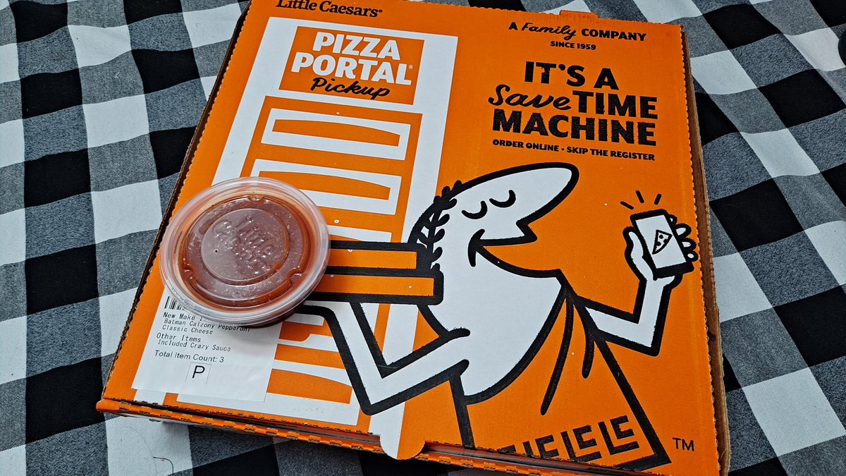ItsManiacZack's tweet photo. Pizza Pizza! Batzoni #Calzony is the hero we need right now. @littlecaesars should make them forever. https://t.co/1MTpaPiNrW