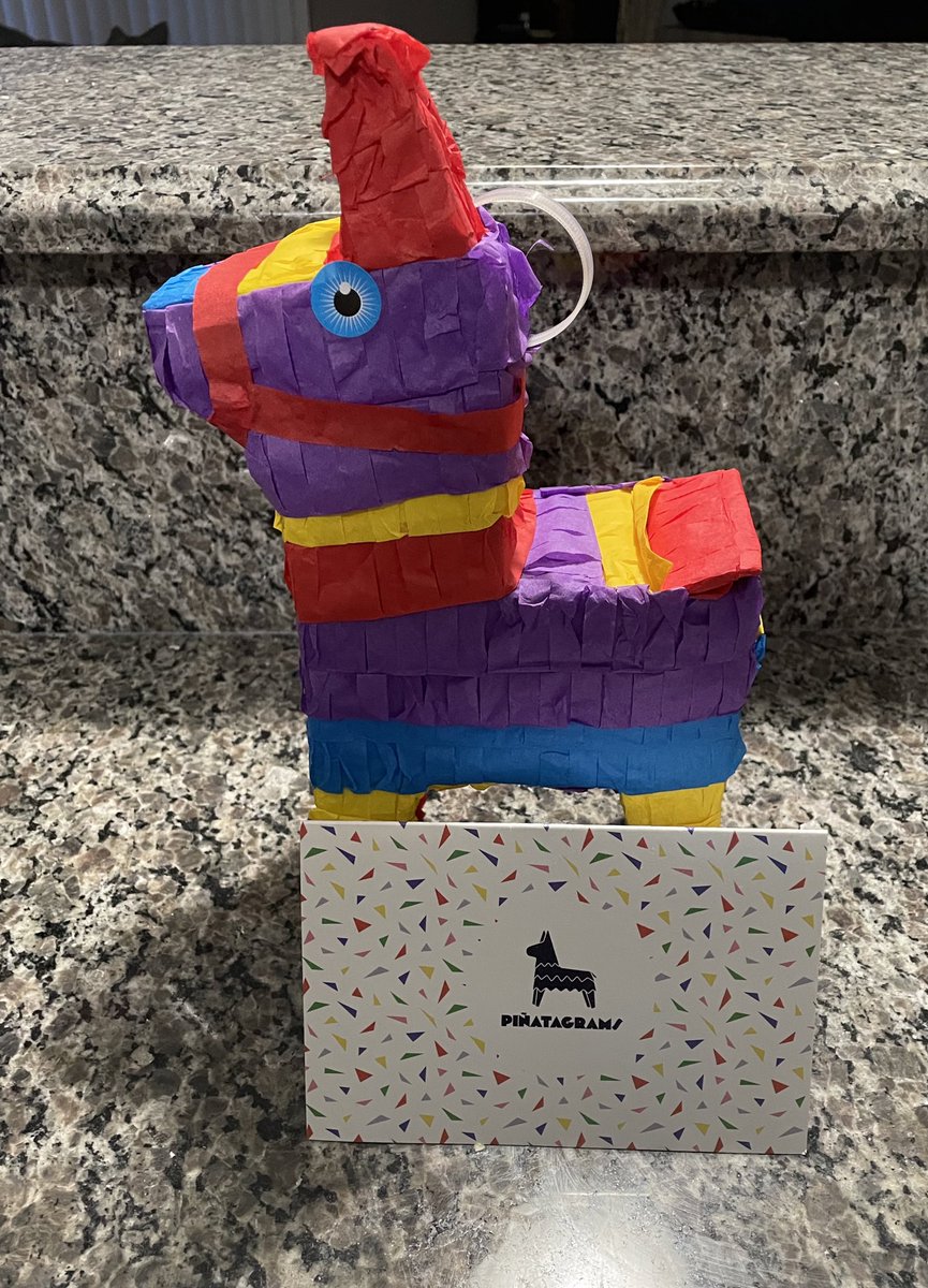 Today’s mail surprise….a <a href="/pinatagrams/">Piñatagrams</a> from my <a href="/Secret_Ohana/">Ohana Pears</a>  @Katie17511138 to celebrate my new job. 😃💙🎉