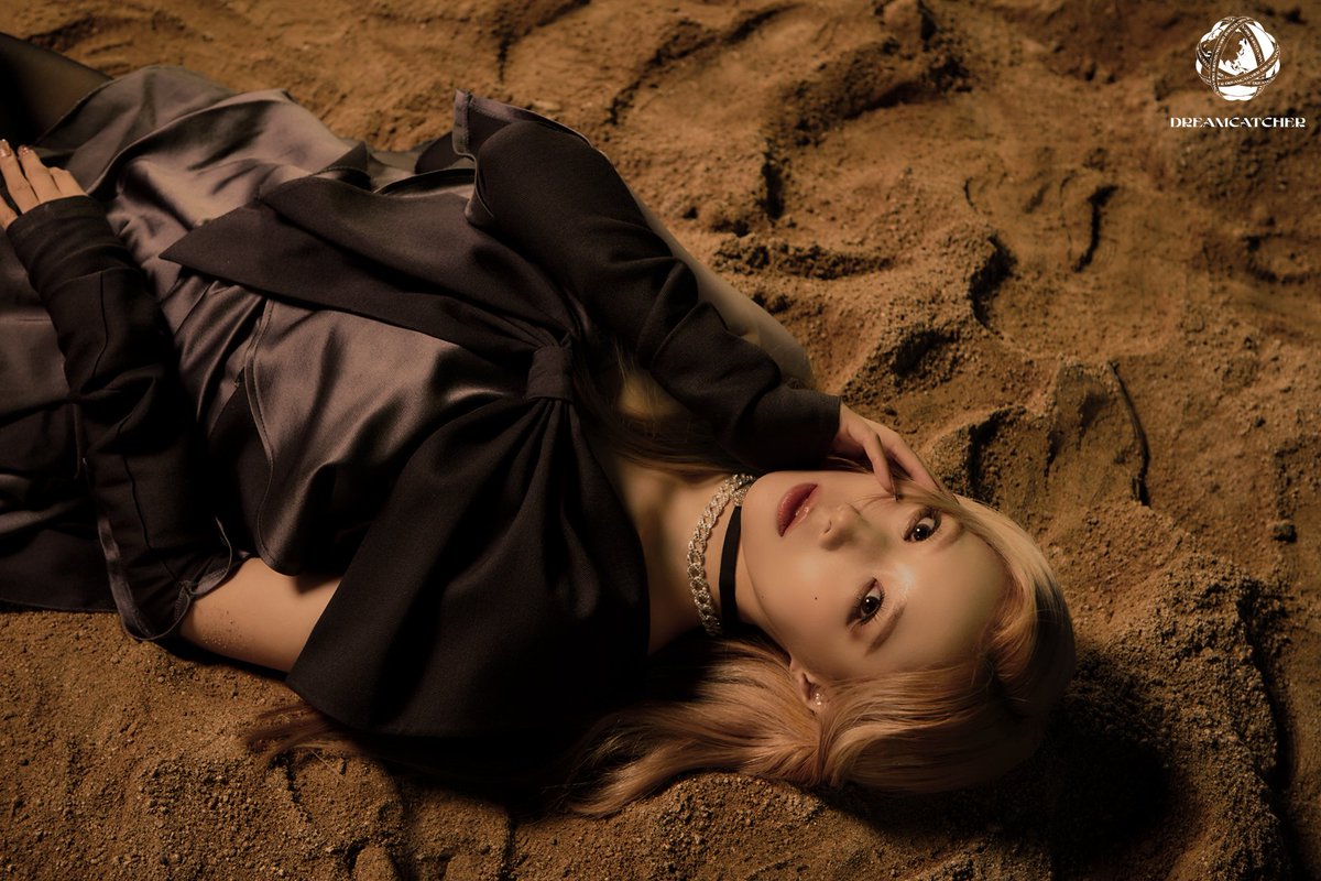 SodaOdd's tweet photo. Dreamcatcher(드림캐쳐) 2nd Album [Apocalypse : Save us] Teaser Image #01

2022. 04. 12 PM 18:00

#드림캐쳐 #Dreamcatcher 
#2nd_Album #Apocalypse #Save_us
#MAISON https://t.co/XgaOF6x0TT