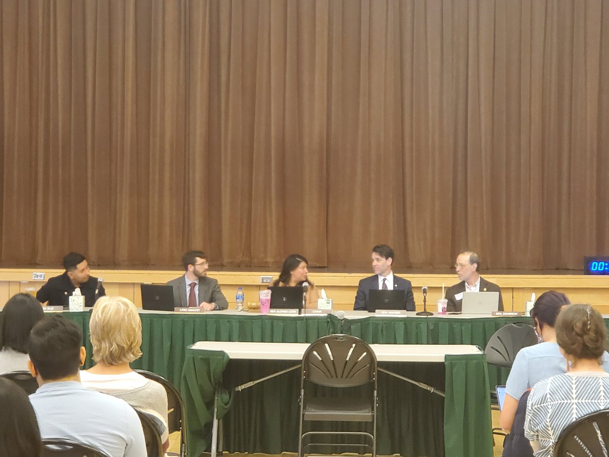 PSUGovRelations's tweet photo. Shout out to #JTUSHE #orleg members @RickiRuizOR, @alonsonhli_leon, @RobForOregon, and @michaeldembrow for visiting @Portland_State and listening to our community about the barriers students face to their success. https://t.co/K5baqVzbxm
