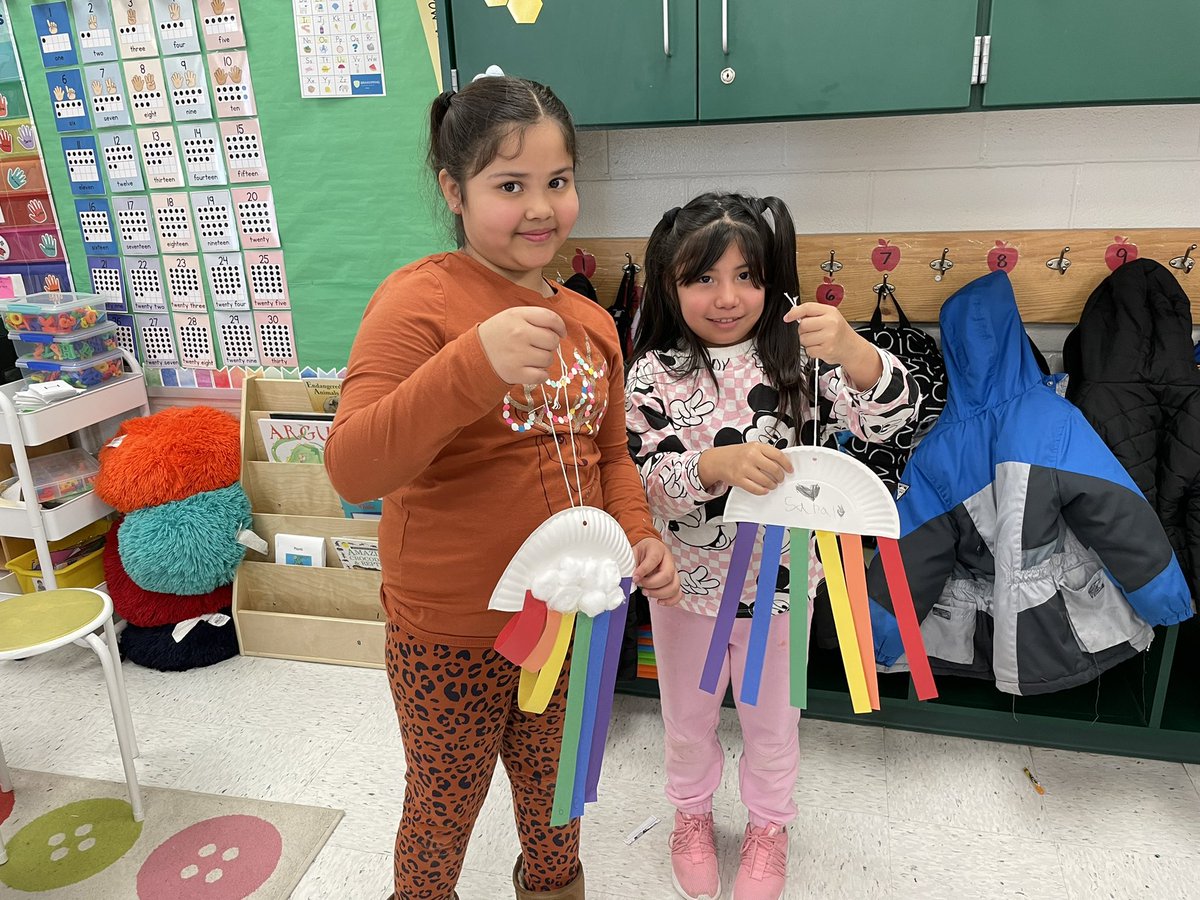 misslisadavid's tweet photo. Today we learned about rainbows! https://t.co/oUGWgeRCRm