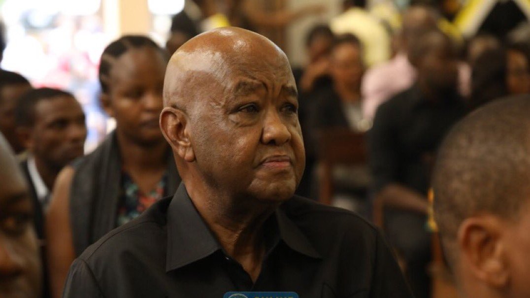 ayubu_madenge's tweet image. Baba yake alitokea Somalia, yeye akazaliwa Arusha akasoma Old Moshi mpaka Chuo Harvard. Akatumikia JWTZ kwa miaka 20 na akawa Mbunge wa Arusha kwa miaka 10. Akawa Naibu waziri wa mambo ya Nje, Waziri wa Ulinzi na Spika wa Bunge la Afrika mashariki ni Kanali Abdulrahman Kinana.