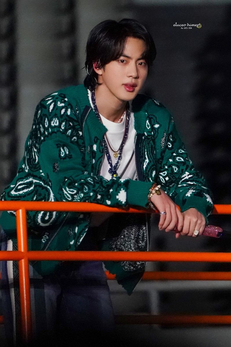 abyss_dandelion's tweet photo. Seokjin is the only artist in the world to have at least 60 #1's on itunes for all his solo songs 👏

Yours - 101
Moon - 110 
Epiphany - 74
Awake - 61

Congratulations Jin 🎊🎉💖 
SEOKJIN ITUNES HISTORY MAKER

#Yours_Jin #SuperTuna_Jin #Jin #BTSJIN https://t.co/zWgrSdGE3S