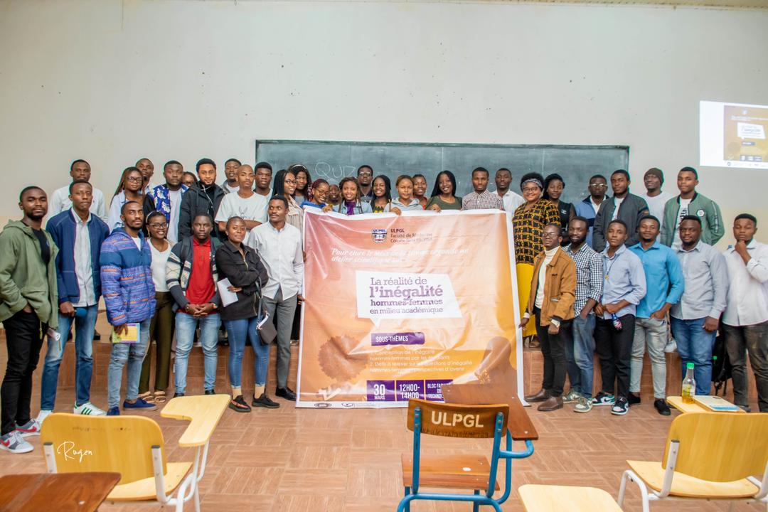 MarieJunon's tweet photo. Dans le cadre de la clôture du mois de la femme. La faculté de médecine de ULPGL/GOMA a organisé  un atelier scientifique pour essayer de réfléchir et discuter ensemble avec les étudiants sur les questions de la réalité des inégalités hommes et femmes en milieu universitaire. https://t.co/9genrx1Gnr