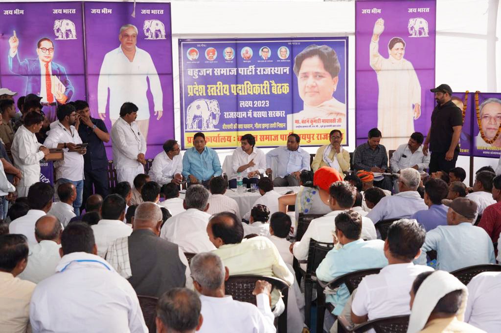 जयपुर में पार्टी कार्यकर्ताओं और पदाधिकारियों से मुलाक़ात हुयी। राजस्थान में पार्टी को हर बूथ पर मज़बूत करने को लेकर चर्चा हुयी।