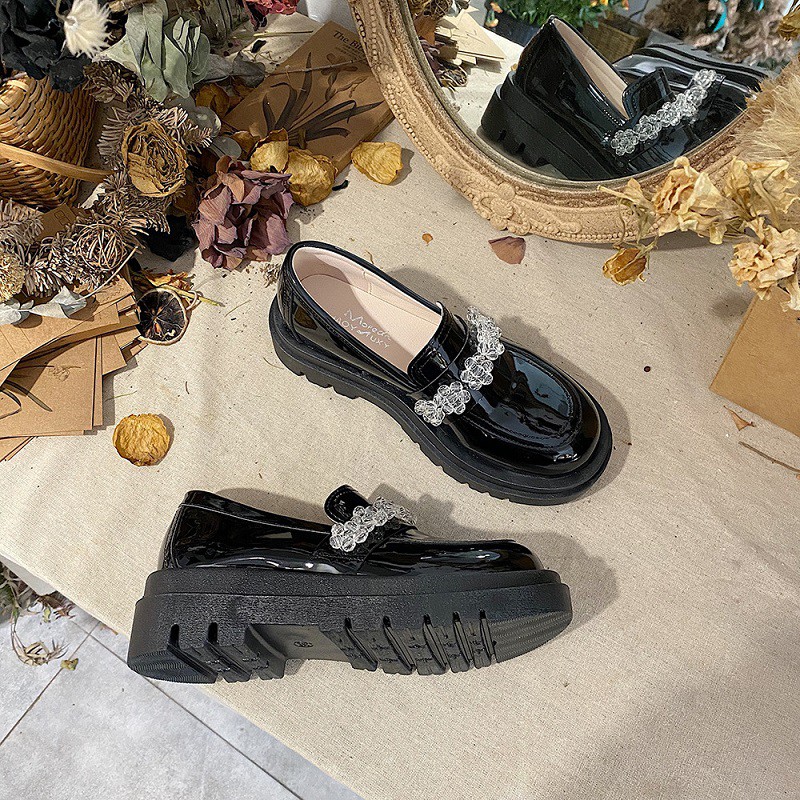 seyaseyi's tweet photo. –; woman shoes inspo

heels, loafers, flatshoes, etc ✨
a thread! https://t.co/boefMQK6QJ