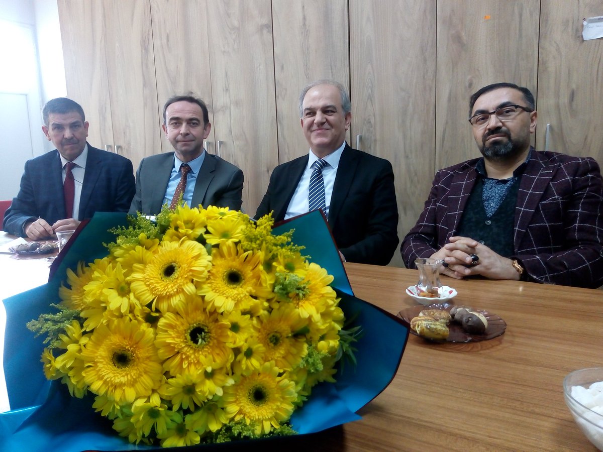 Dernek Yönetim Kurulu Başkanımız İhsan GÖNÜL yönetim kurulu üyelerimiz Nezahat BALKIŞ, Tarık TUĞ ve Dernek Müdürümüz Mehmet EKİNGEN ile birlikte İnegöl Fenerbahçeliler Derneği Hamamlı İlköğretim Okulunda düzenlenen TARİH YAZAN ÇOCUKLAR ÇOCUKLAR projesi etkinliğine katıldı.