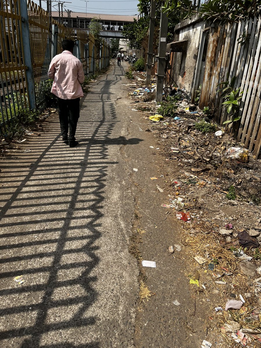 ckdadar's tweet photo. #OneGarbageMile pathway connecting #Prabhadevi & #Parel Railway Station.
Maintained by @mybmcWardGN & @mybmcWardGS
In association with @WesternRly & @Central_Railway
Special thanks to @AUThackeray @AshwiniVaishnaw & @mybmcSWM
@AAPMumbai @richapintoi @Priyanka_Scribe https://t.co/MHbbOmPHxR