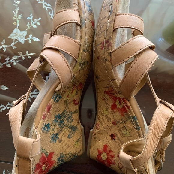 AnaNorm94009221's tweet photo. So good I had to share! Check out all the items I'm loving on @Poshmarkapp #poshmark #fashion #style #shopmycloset #disney #aldo #born: https://t.co/go51PaE04i https://t.co/hBStq55frV