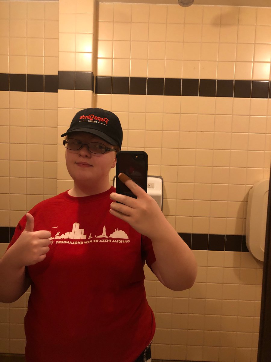 PeriDonnell's tweet image. Trying to live laugh Love in these conditions but my bank account says otherwise