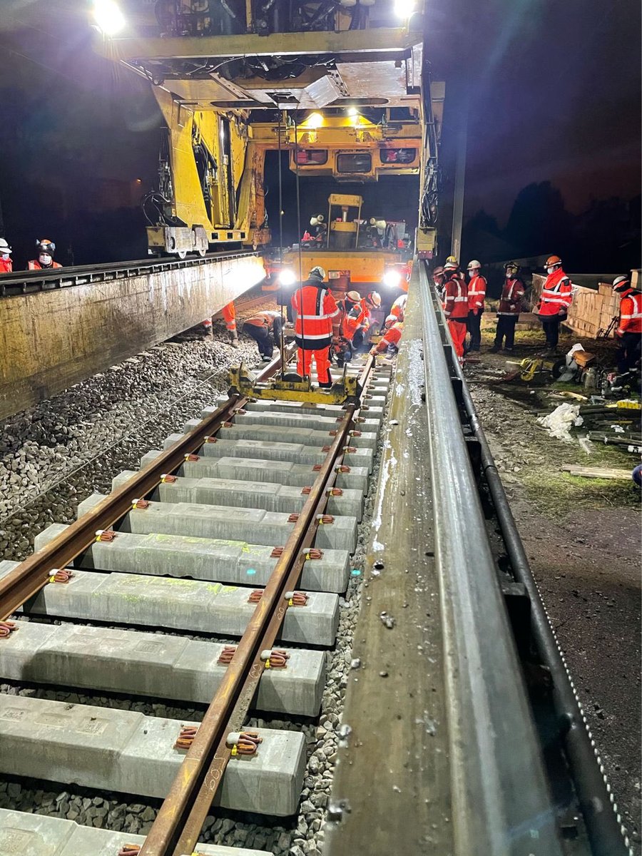 Poursuite des travaux de traitement de la plateforme et de la voie par le Puscal sur la voie 2 entre Ermont et Valmondois (36m) <a href="/itif_travaux/">1Afer2rail</a> <a href="/SNCFReseau/">SNCF Réseau</a> <a href="/LigneH_SNCF/">Ligne H</a> <a href="/ETFrailway/">ETF</a> <a href="/infrapolepn/">Infrapôle Paris Nord</a> (illustration)