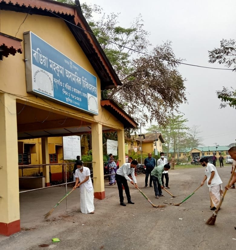airnews_ghy's tweet photo. #SwachhBharat Abhiyan in Rangia Civil Hospital in connection with the District Day celebration of Kamrup District 
#AIRPic: Tapas https://t.co/giWutHhG5x