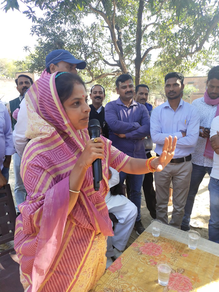 ShrikalaSingh's tweet photo. मैं आप सबके साथ हूँ 

#PresidentDistrictPanchayatJaunpur
#ShrikalaDhananjaySingh 
#PanchayatiRaj https://t.co/SMMG5y3wKm