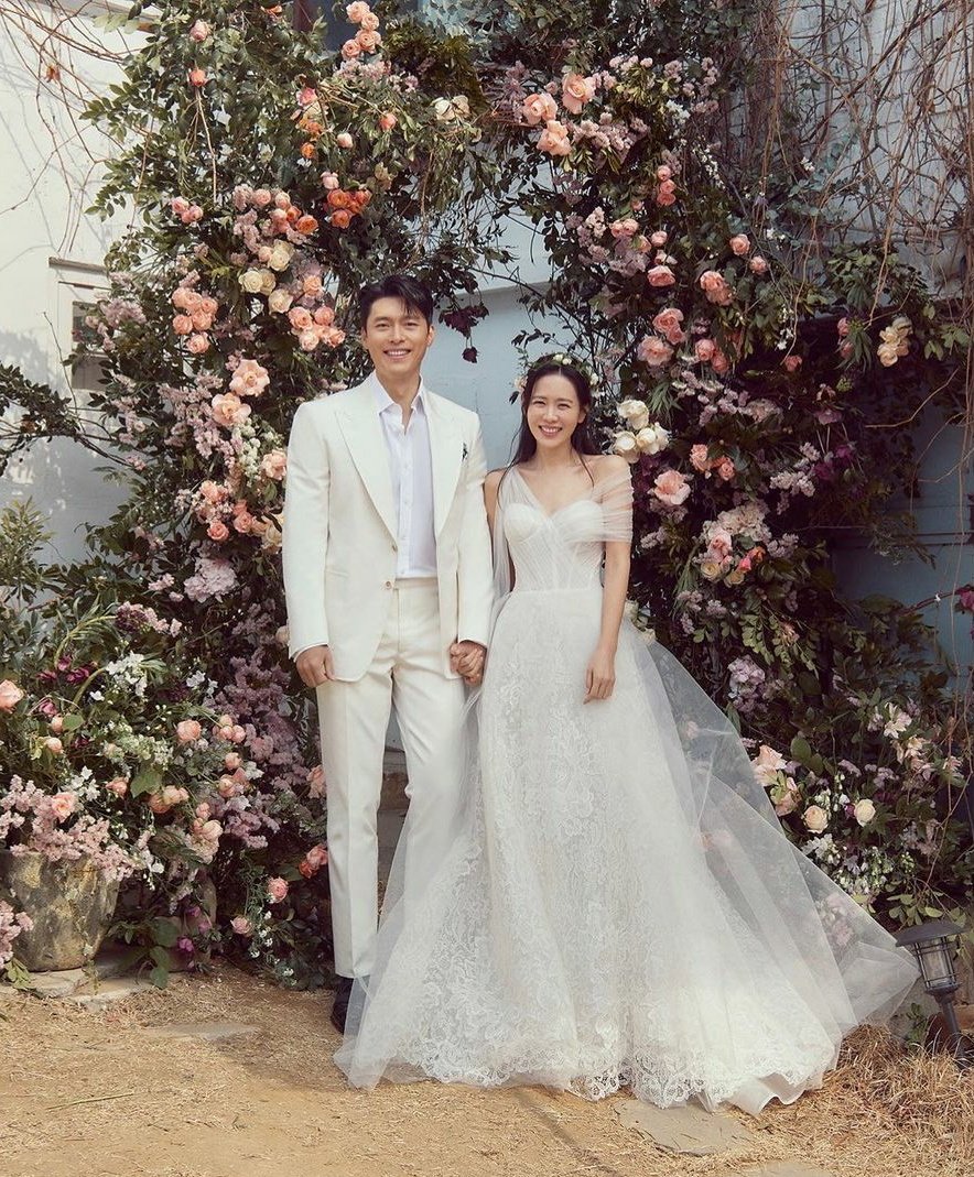 Hyunbin_Inafans's tweet photo. Happy wedding BinJin  ❤️

#HyunBin #SonYeJin #BinJinWedding
#hyunbininafans https://t.co/N8cyK3NnKJ