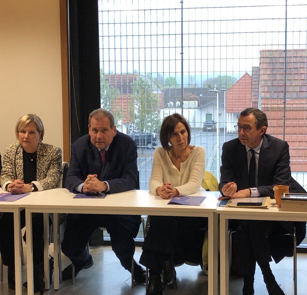 🔹<a href="/BrunoRetailleau/">Bruno Retailleau</a> hier à Lons. 

Une belle présentation du projet de franche rupture que <a href="/vpecresse/">Valérie Pécresse</a> propose aux Français pour mieux protéger, soigner, éduquer.

Une description sans concession d’une France déboussolée et un magnifique appel à restaurer la singularité française.