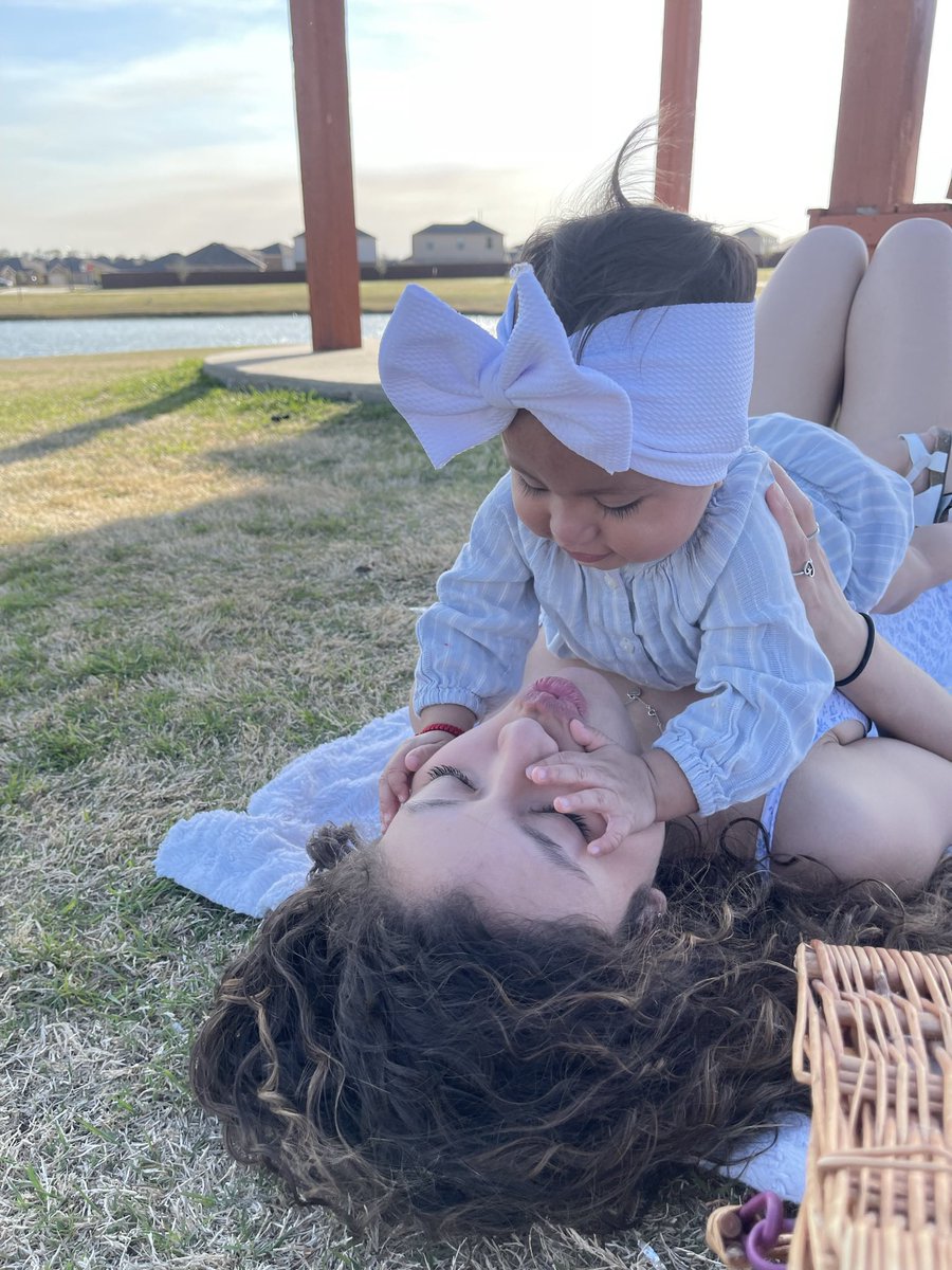 Giselleba_'s tweet photo. had to post these here with my favorite ppl <3 https://t.co/scNOnNJVSt