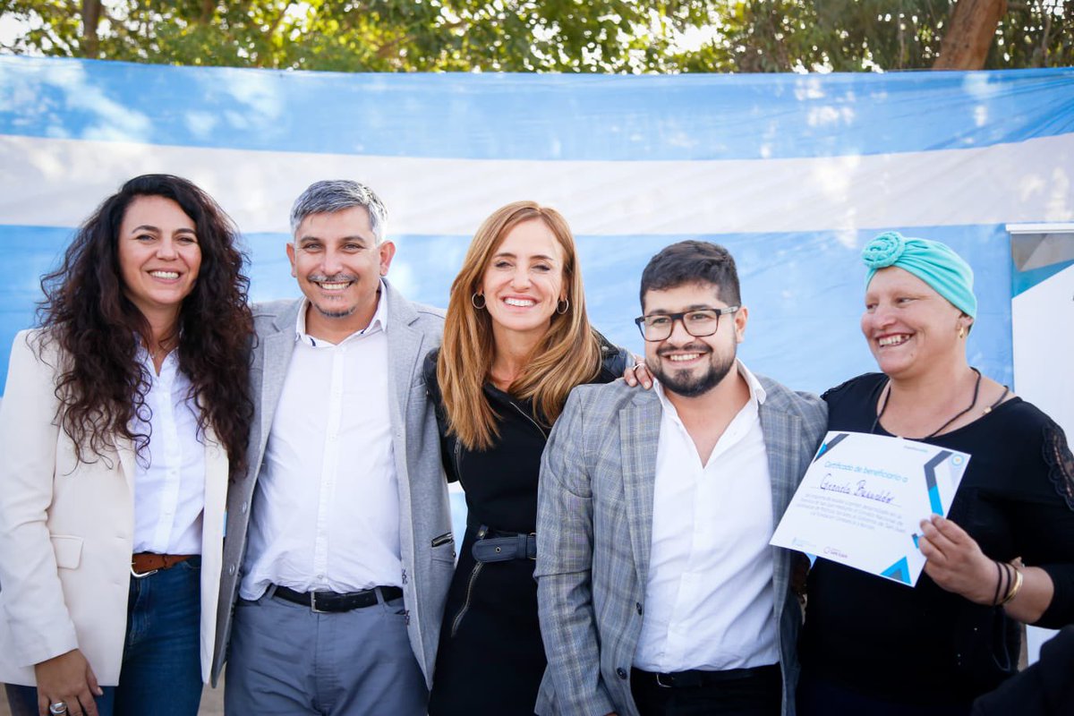 MarisolMerquel's tweet photo. A través del programa de #AyudasUrgentes del Plan Nacional AccionAR, acompañamos a más de 50 familias de la localidad de #LaBebida.
Desde el @CNCPS_oficial seguimos trabajando, a lo largo y a lo ancho del país, brindando soluciones a familias en situación de vulnerabilidad. https://t.co/GBU4T43nDZ