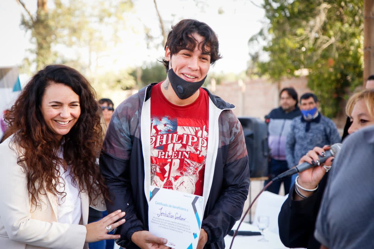 MarisolMerquel's tweet photo. A través del programa de #AyudasUrgentes del Plan Nacional AccionAR, acompañamos a más de 50 familias de la localidad de #LaBebida.
Desde el @CNCPS_oficial seguimos trabajando, a lo largo y a lo ancho del país, brindando soluciones a familias en situación de vulnerabilidad. https://t.co/GBU4T43nDZ