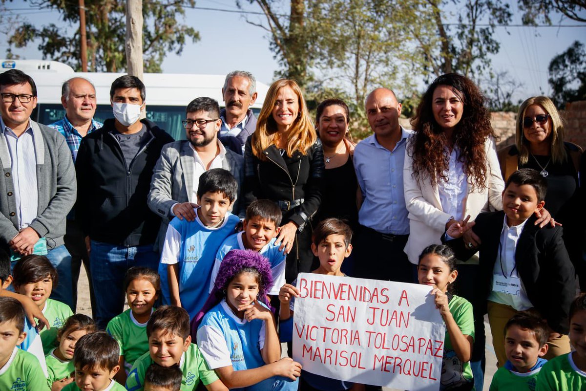 MarisolMerquel's tweet photo. A través del programa de #AyudasUrgentes del Plan Nacional AccionAR, acompañamos a más de 50 familias de la localidad de #LaBebida.
Desde el @CNCPS_oficial seguimos trabajando, a lo largo y a lo ancho del país, brindando soluciones a familias en situación de vulnerabilidad. https://t.co/GBU4T43nDZ